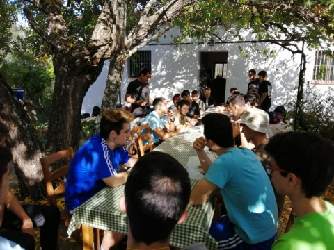 2º de Bachillerato practica senderismo y orientación en Ubrique