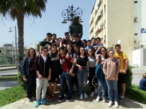 Asistencia a representación teatral y visita al Castillo de San Romualdo