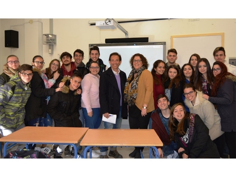 Personal de Navantia y la Concejalía de Igualdad visitan al 1º de Bachillerato de Artes Escénicas para hablarles sobre políticas de la igualdad 