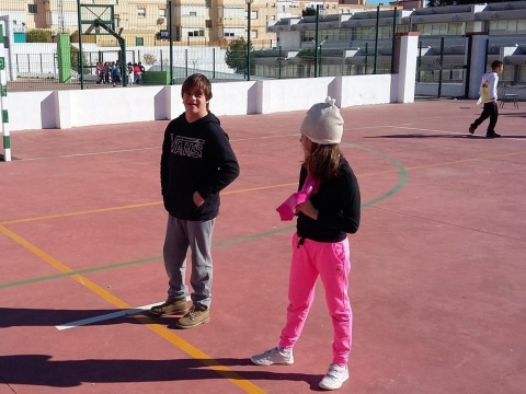 Juegos solidarios en el CEIP Raimundo Rivero 