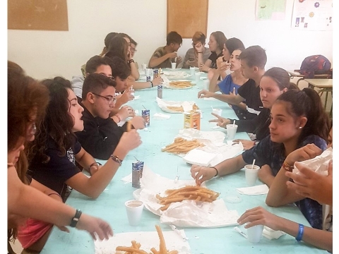 Premio de chocolate con churros para la clase más limpia