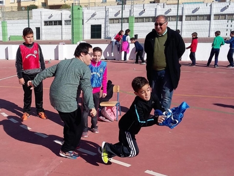 Juegos solidarios en el CEIP Raimundo Rivero 