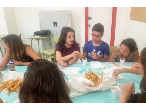 Premio de chocolate con churros para la clase más limpia