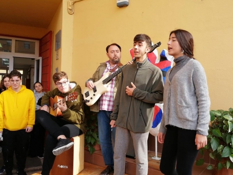 Actuación del grupo flamenco por el Día de la Paz