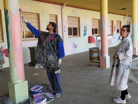 Finaliza el pintado del mural contra la violencia de género