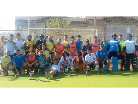 2º de Bachillerato conoce el hockey hierba