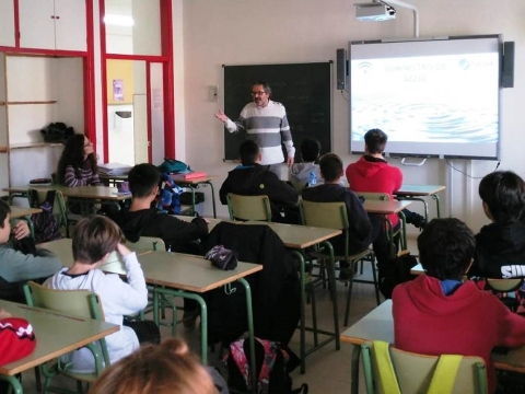 Taller de FACUA con 2º de ESO sobre el consumo de agua