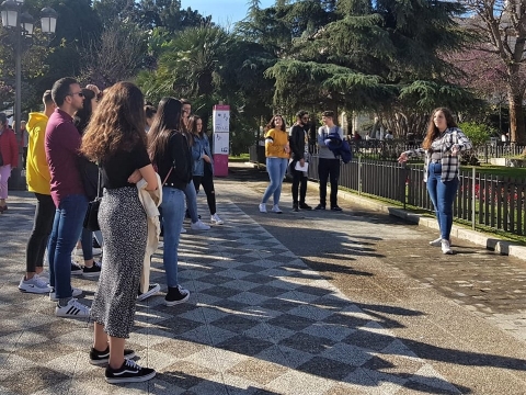 4º de ESO enseña la Ruta de la Pepa a alumnado del IES Moraima (Loja)