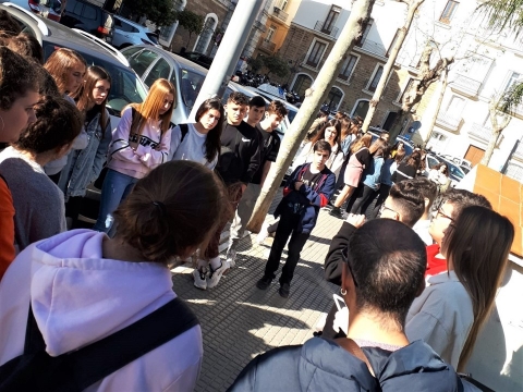 4º de ESO enseña la Ruta de la Pepa a alumnado del IES Moraima (Loja)