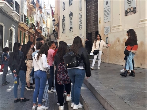 4º de ESO enseña la Ruta de la Pepa a alumnado del IES Moraima (Loja)